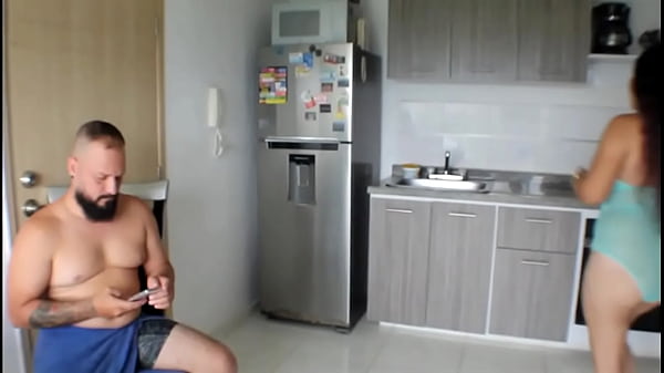 Madrastra cachonda me pide que tengamos sexo y seamos amantes y que guarde el secreto – Porno en Español